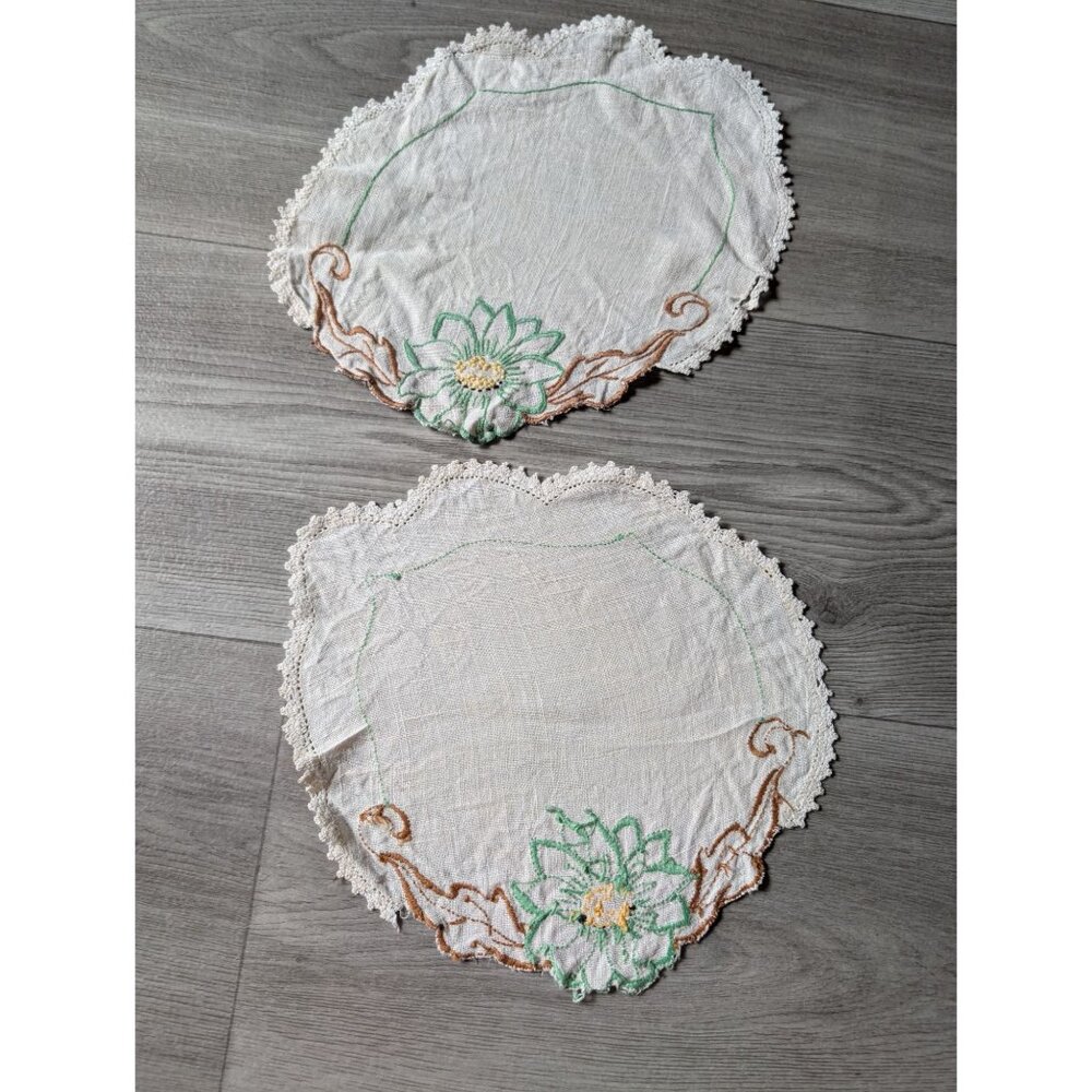 Set Of 2 Vintage Embroidered Green Floral Doilies Daisy